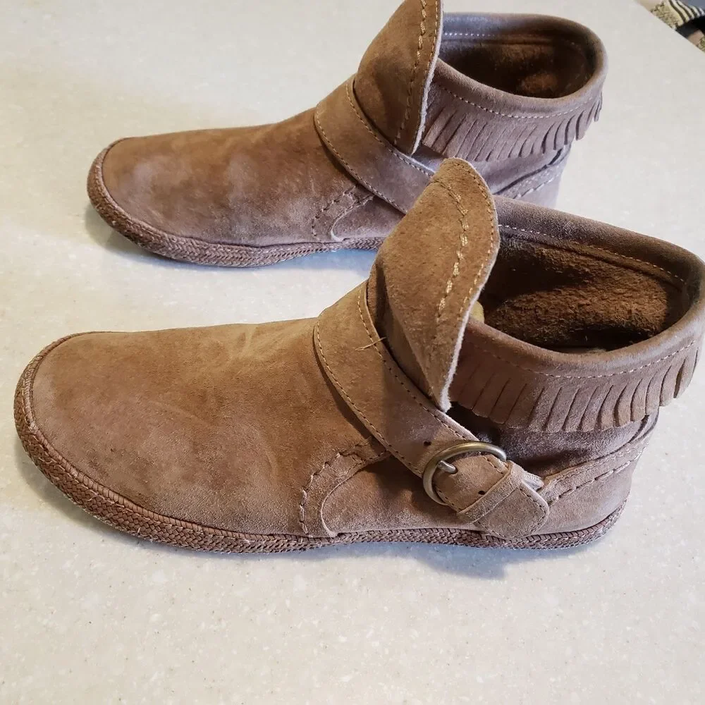 UGG Amely slip on moccasin loafers suede leather fringe tan size 6